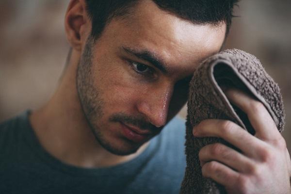 8 نشانه ای بیش از حد، از بدن خود کار می کشید